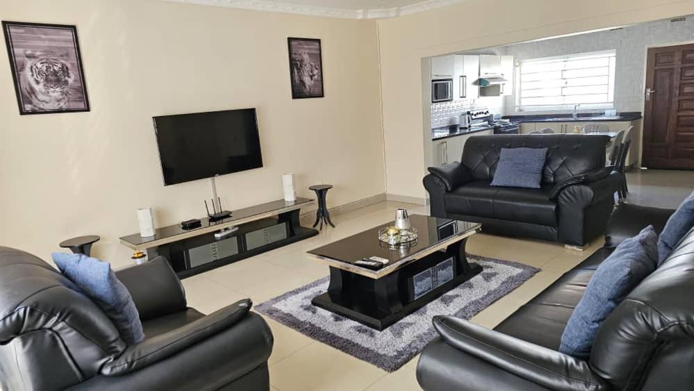 Artem Apartments - Apartment 2 Kitwe Extérieur photo